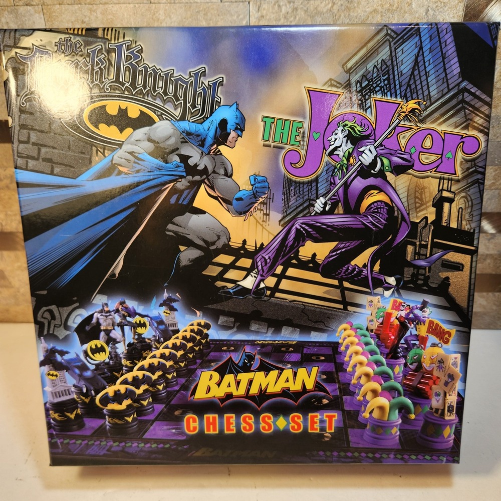 The Dark Knight Batman vs The Joker Chess Set The Noble Collection DC Comics
